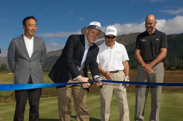 John Key and Eichii Ishii cut the ribbon flanked by Gota Ishii (L) and Millbrook Property and Development manager Ben O'Malley (R)